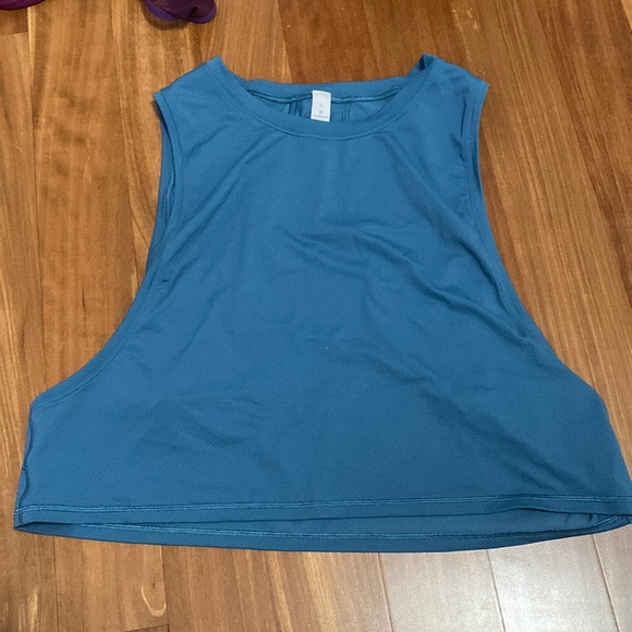 lululemon cropped tank - Picture 2 of 3